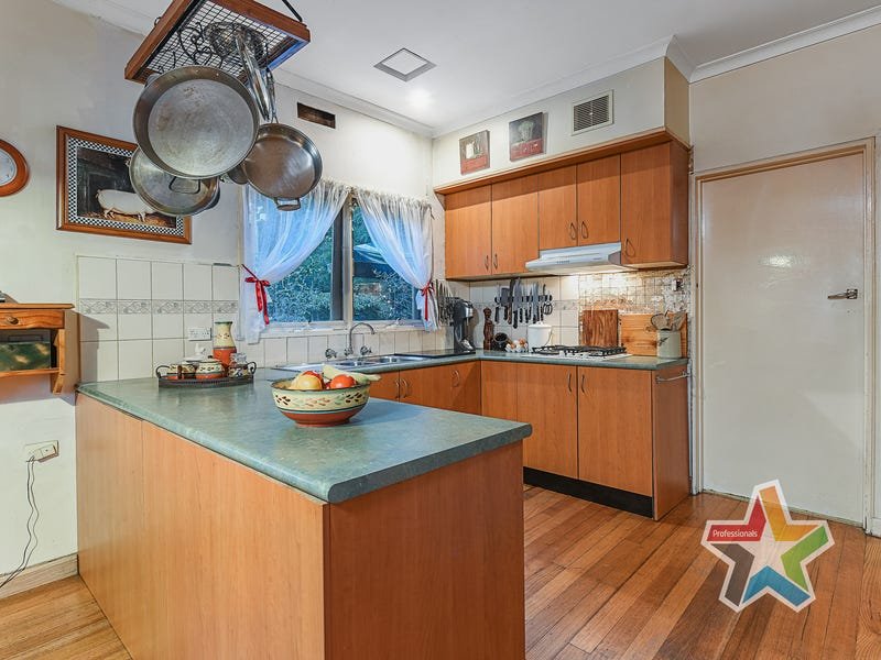 16 Ruthven Way, Ringwood East image 6