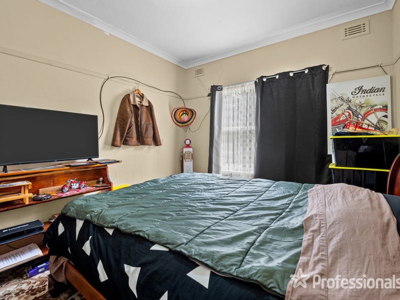 16 Ryland Avenue, Croydon image 9