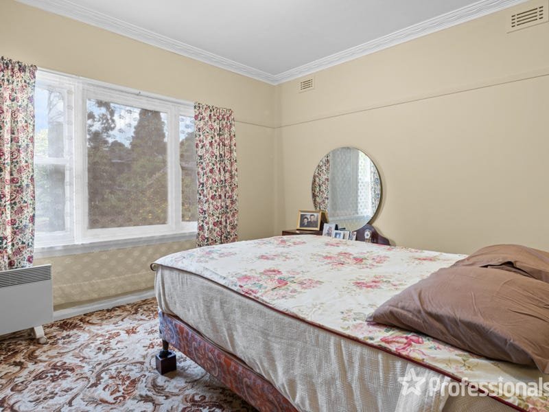 16 Ryland Avenue, Croydon image 10