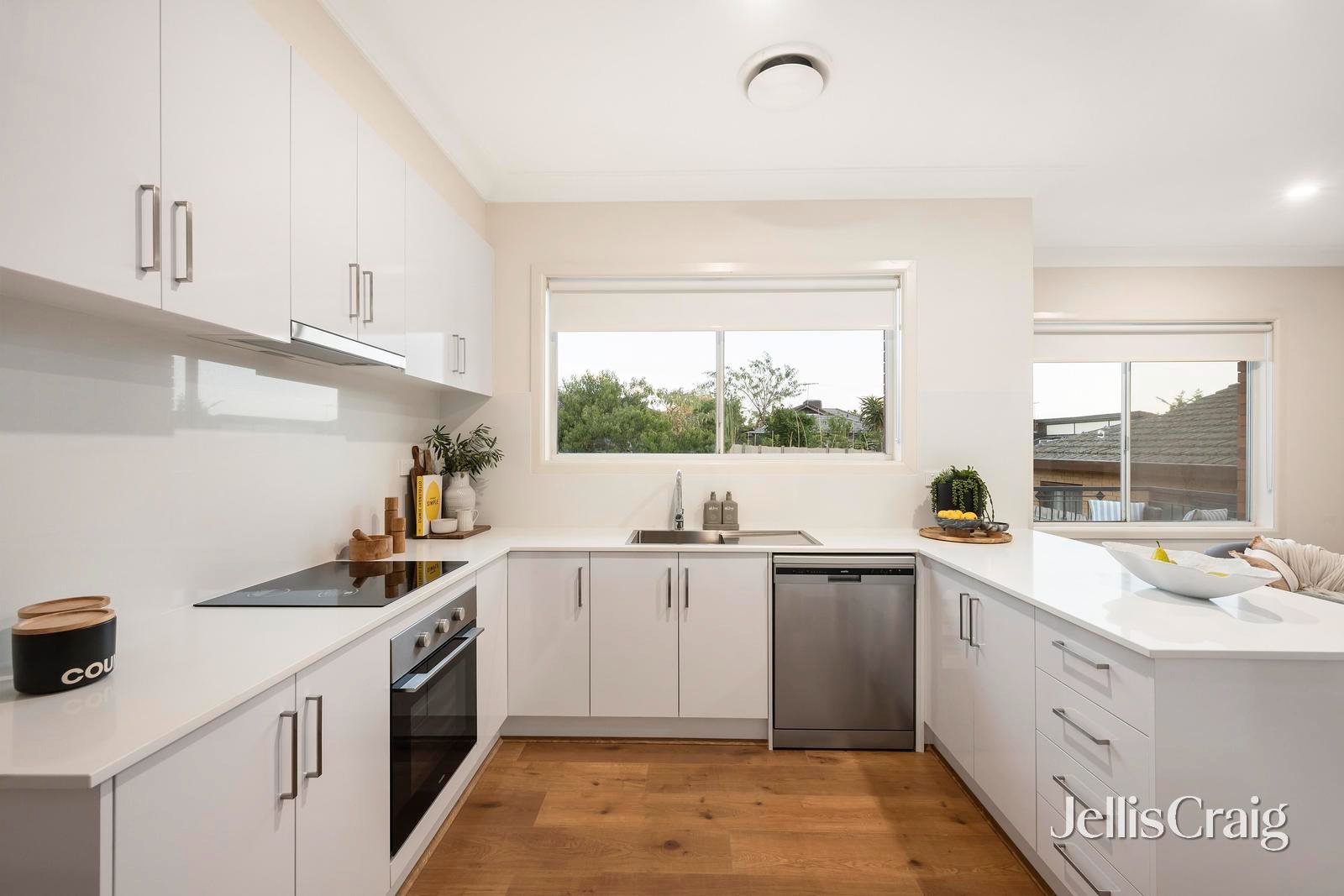 16 Sandra Street, Bulleen image 3