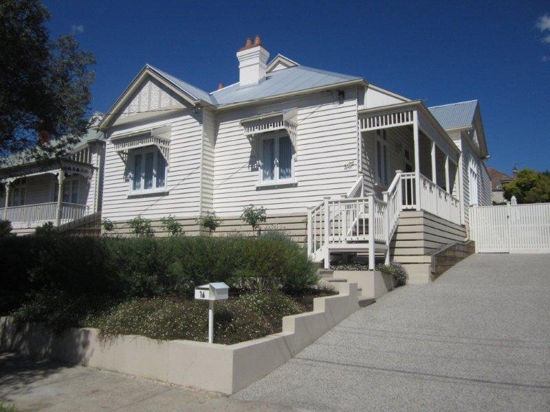 16 Scott Street, ESSENDON VIC 3040