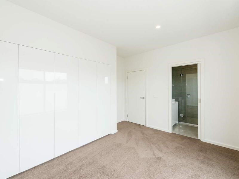 1/6 Selkirk Avenue, Mckinnon image 4