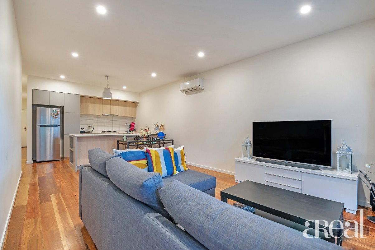 16 Sharp Circuit, Mill Park VIC 3082