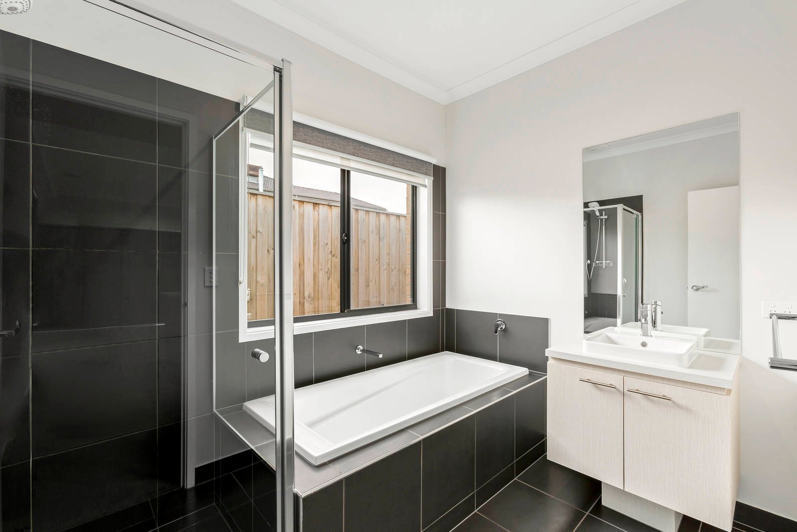 Property Gallery Thumbnail 6
