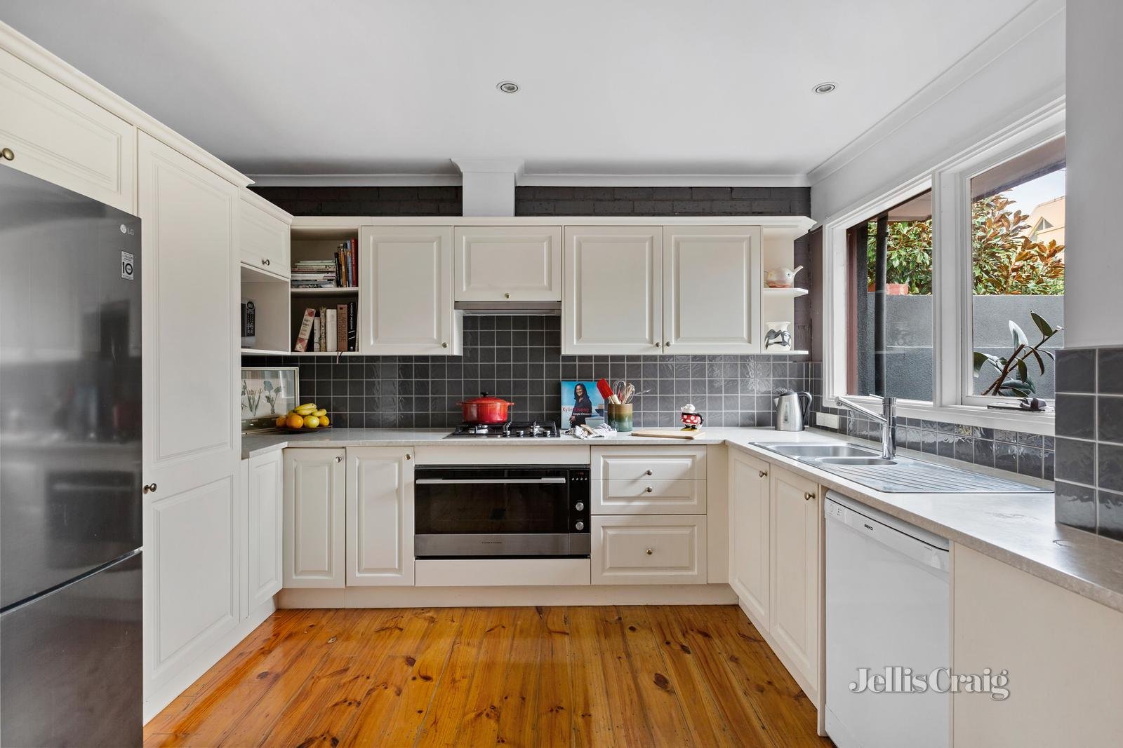 1/6 Smith Road, Camberwell image 2