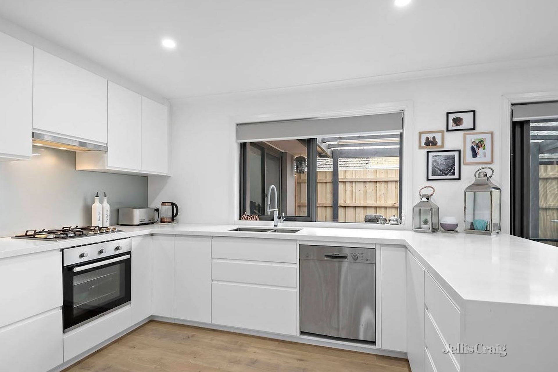 1/6 Stawell Street, Seaford image 2