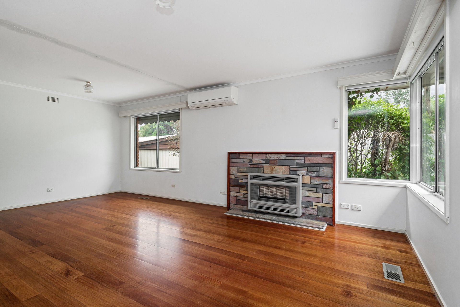 16 Stephen Crescent, Croydon image 2