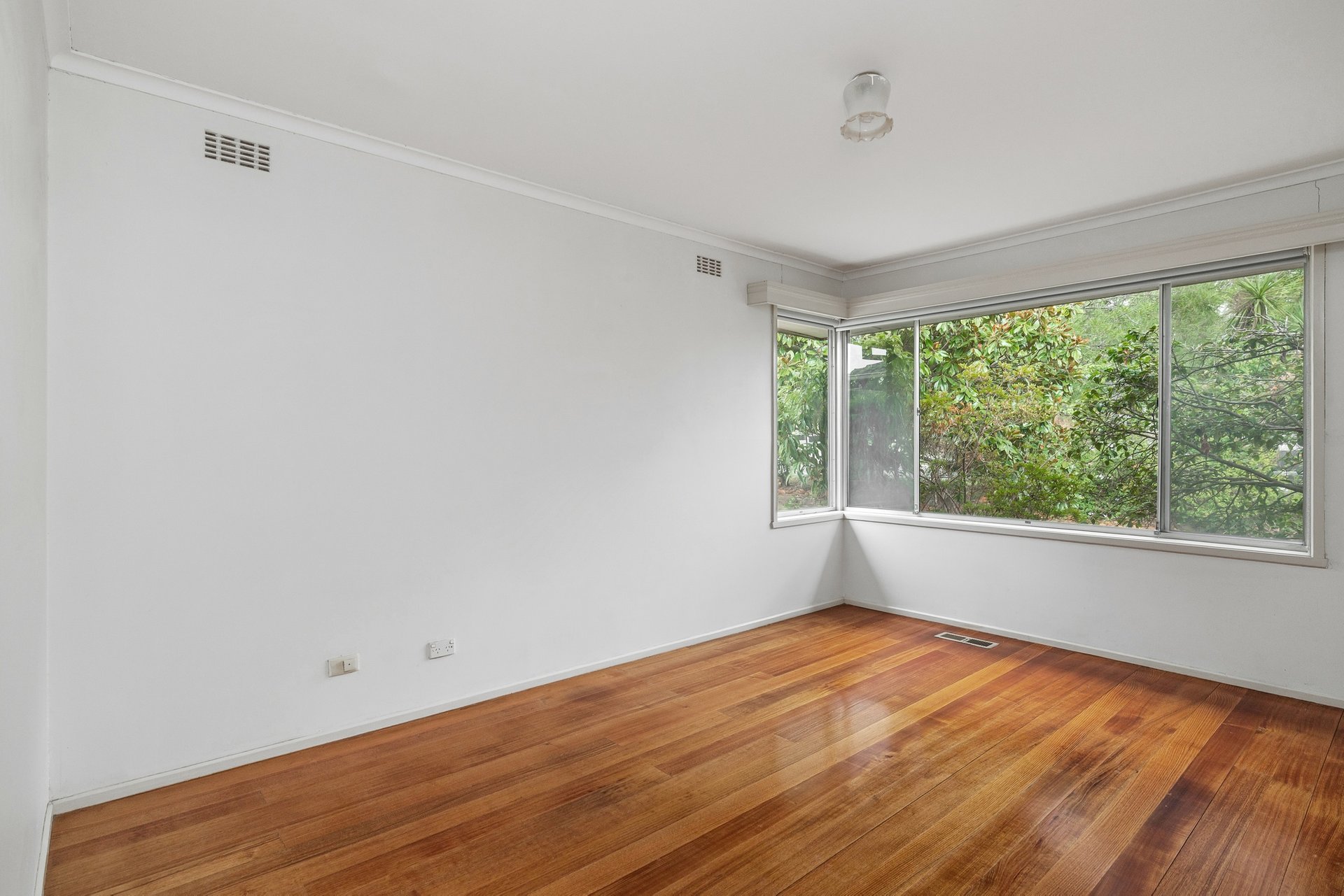 16 Stephen Crescent, Croydon image 5