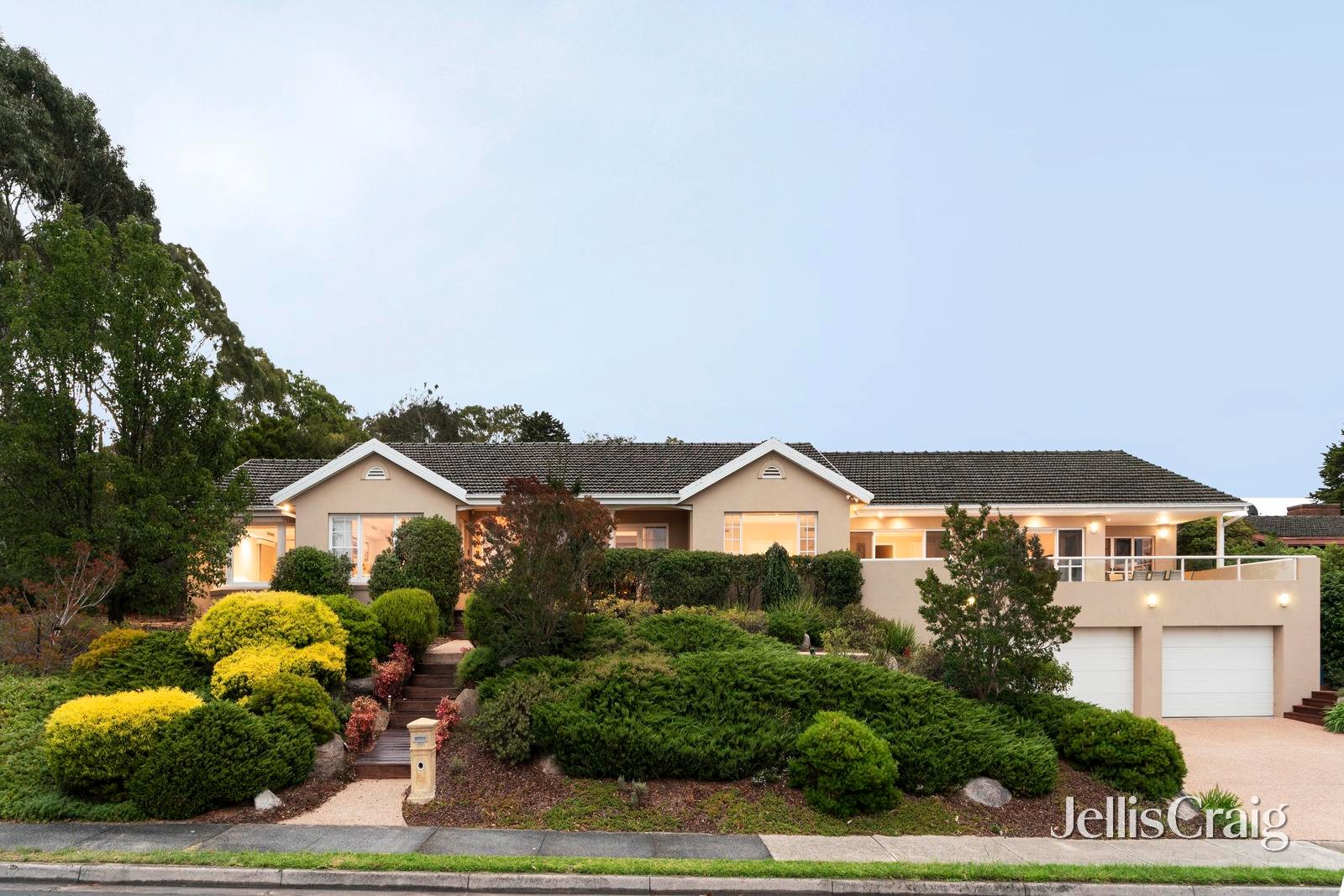 16 Stirling Crescent, Glen&nbsp;Waverley image 1