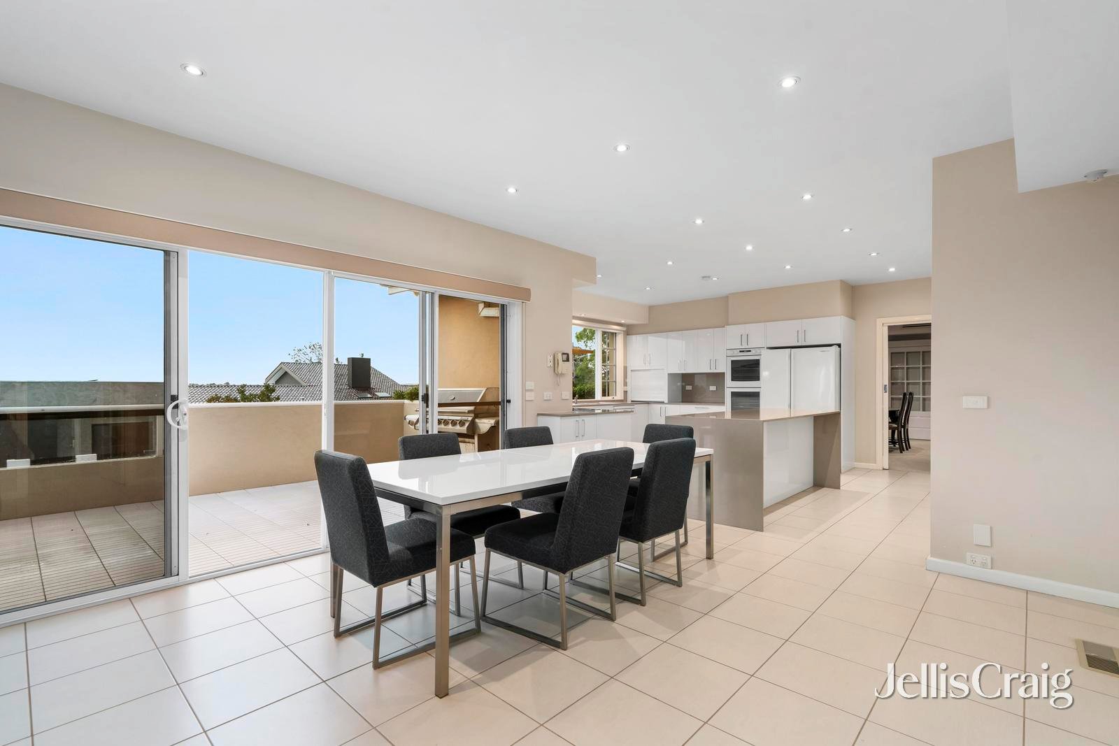 16 Stirling Crescent, Glen&nbsp;Waverley image 6