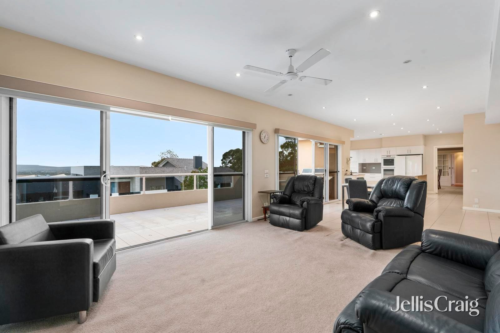 16 Stirling Crescent, Glen&nbsp;Waverley image 7
