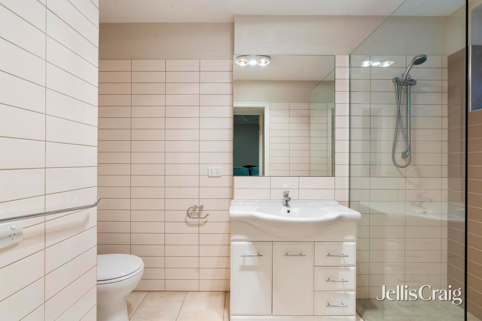 16 Stirling Crescent, Glen&nbsp;Waverley image 12