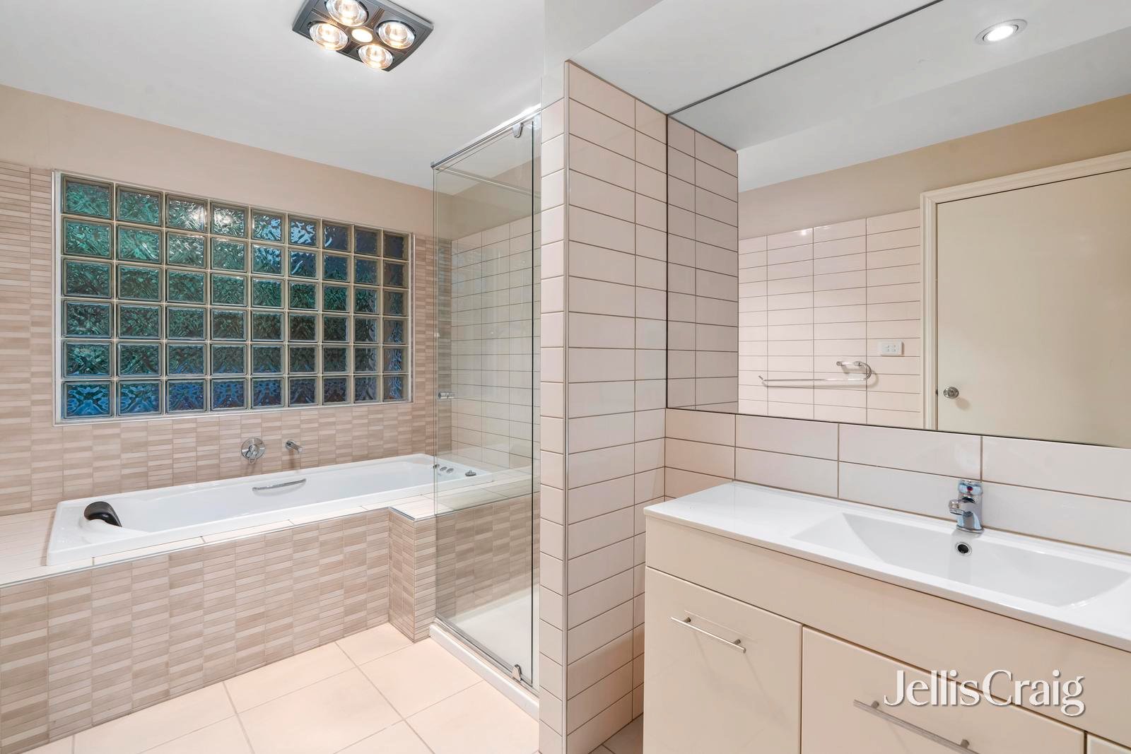 16 Stirling Crescent, Glen&nbsp;Waverley image 13