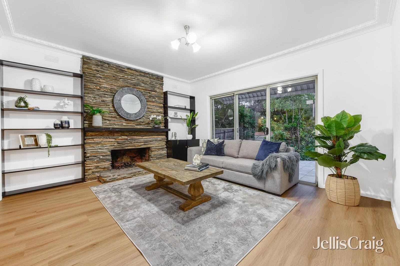 16 Stocks Road, Mount Waverley image 2