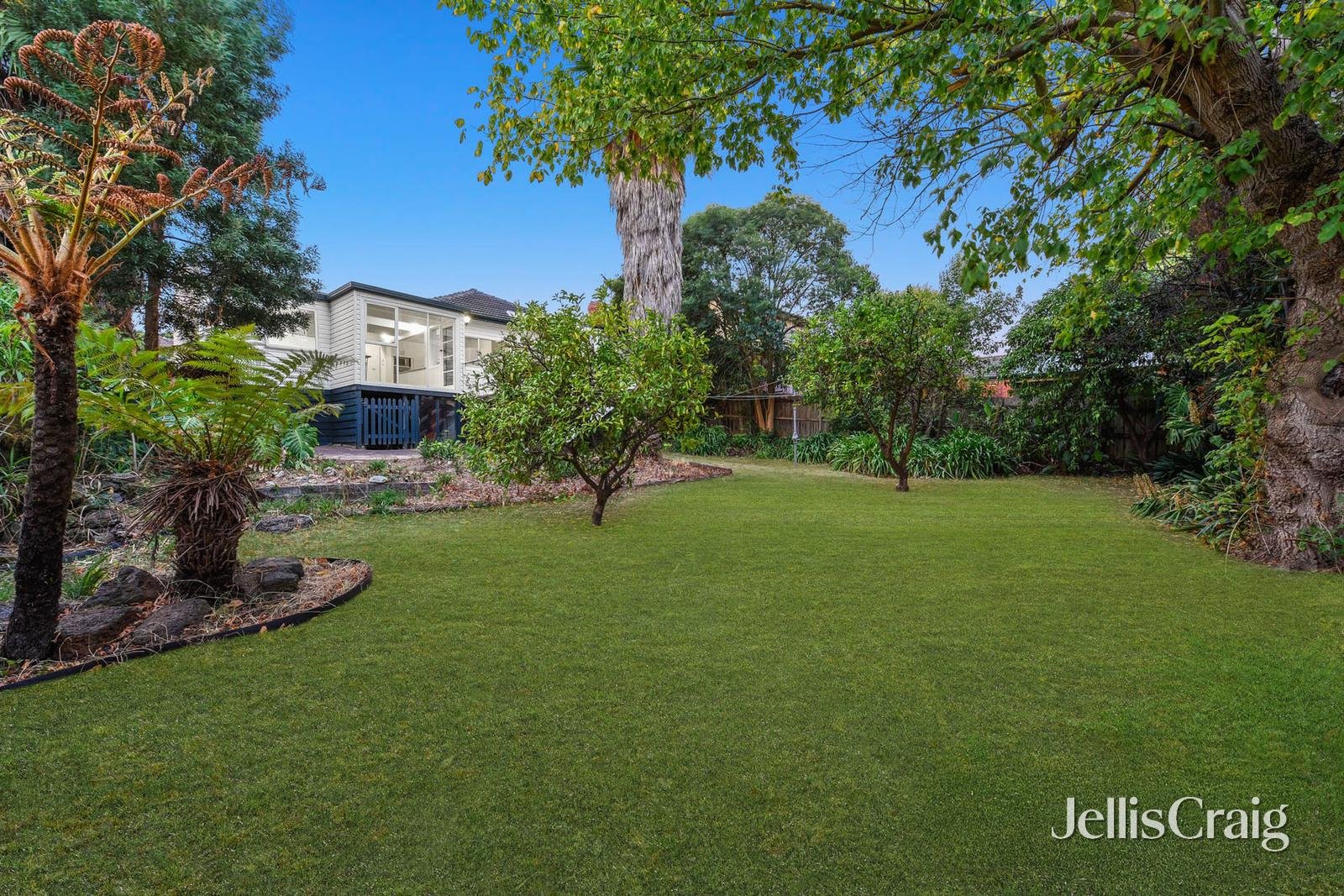 16 Stocks Road, Mount Waverley image 10
