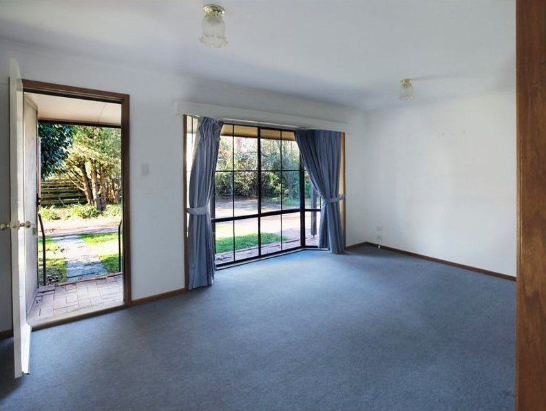 1/6 Sturt Street, Woodend image 2