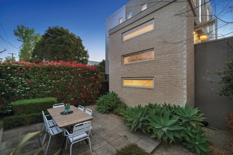 1/6 Summerhill Road, Glen Iris image 6