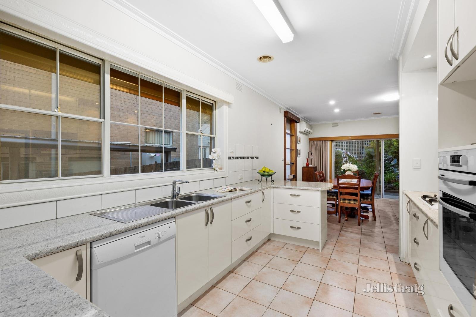 16 Summit Drive, Bulleen image 5