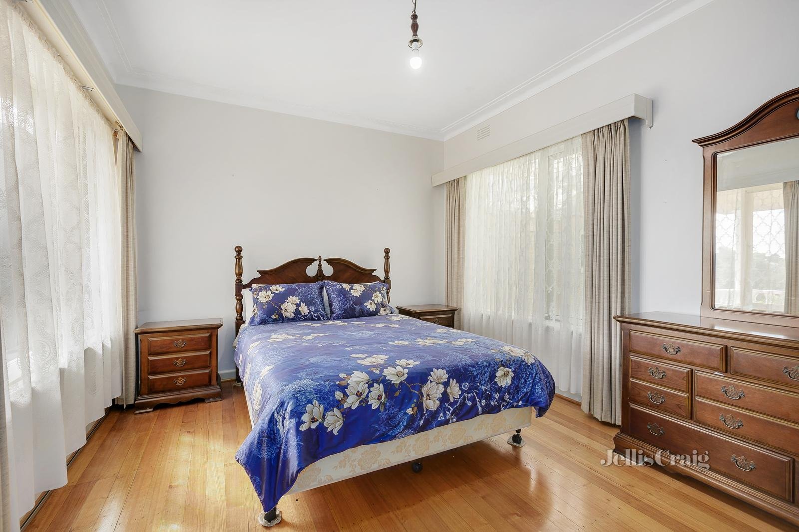 16 Sunhill Road, Mount Waverley image 8