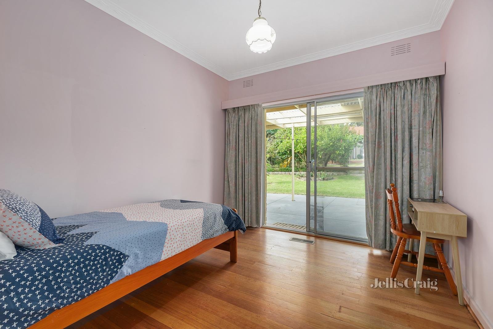 16 Sunhill Road, Mount Waverley image 9