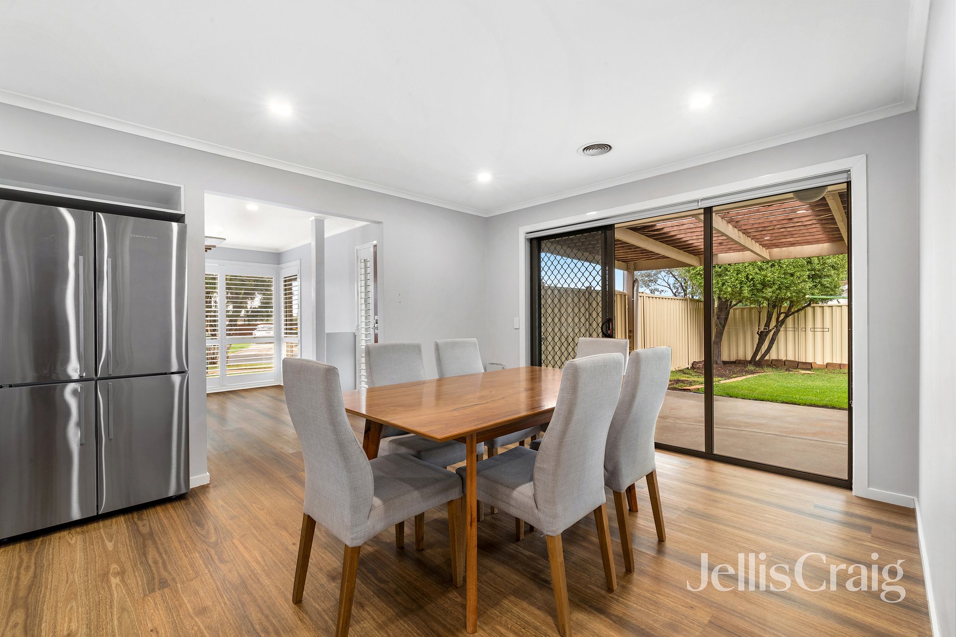 16 The Mears, Epping image 3