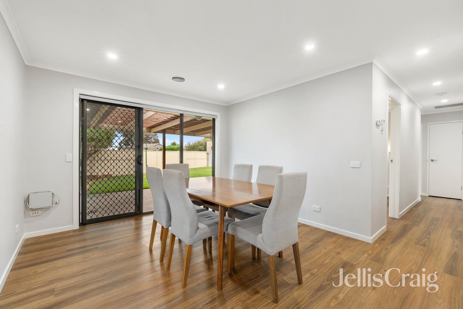 16 The Mears, Epping image 4