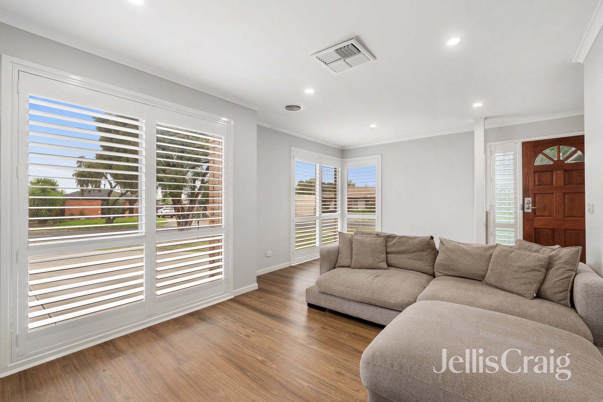 16 The Mears, Epping image 5