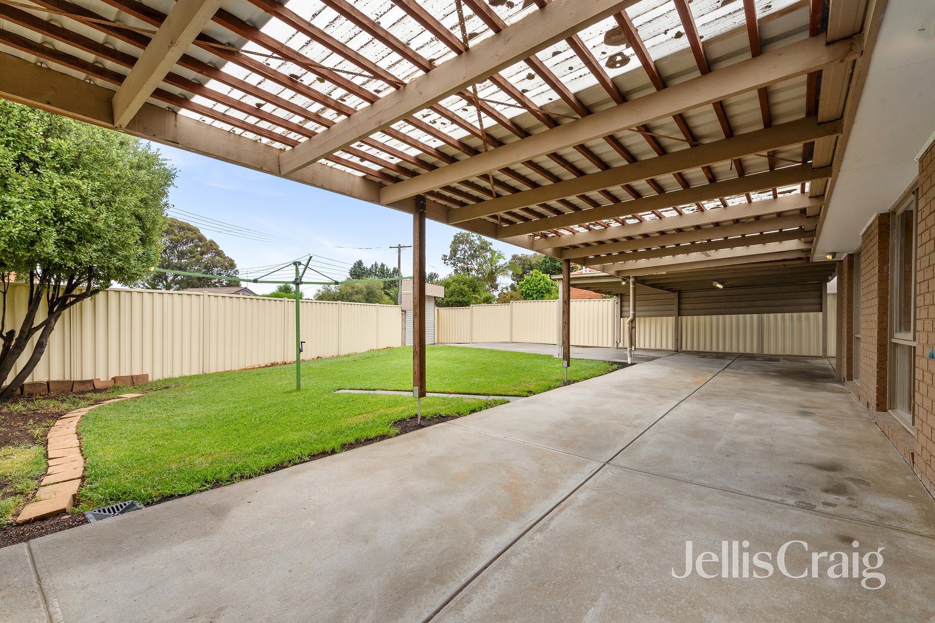 16 The Mears, Epping image 11