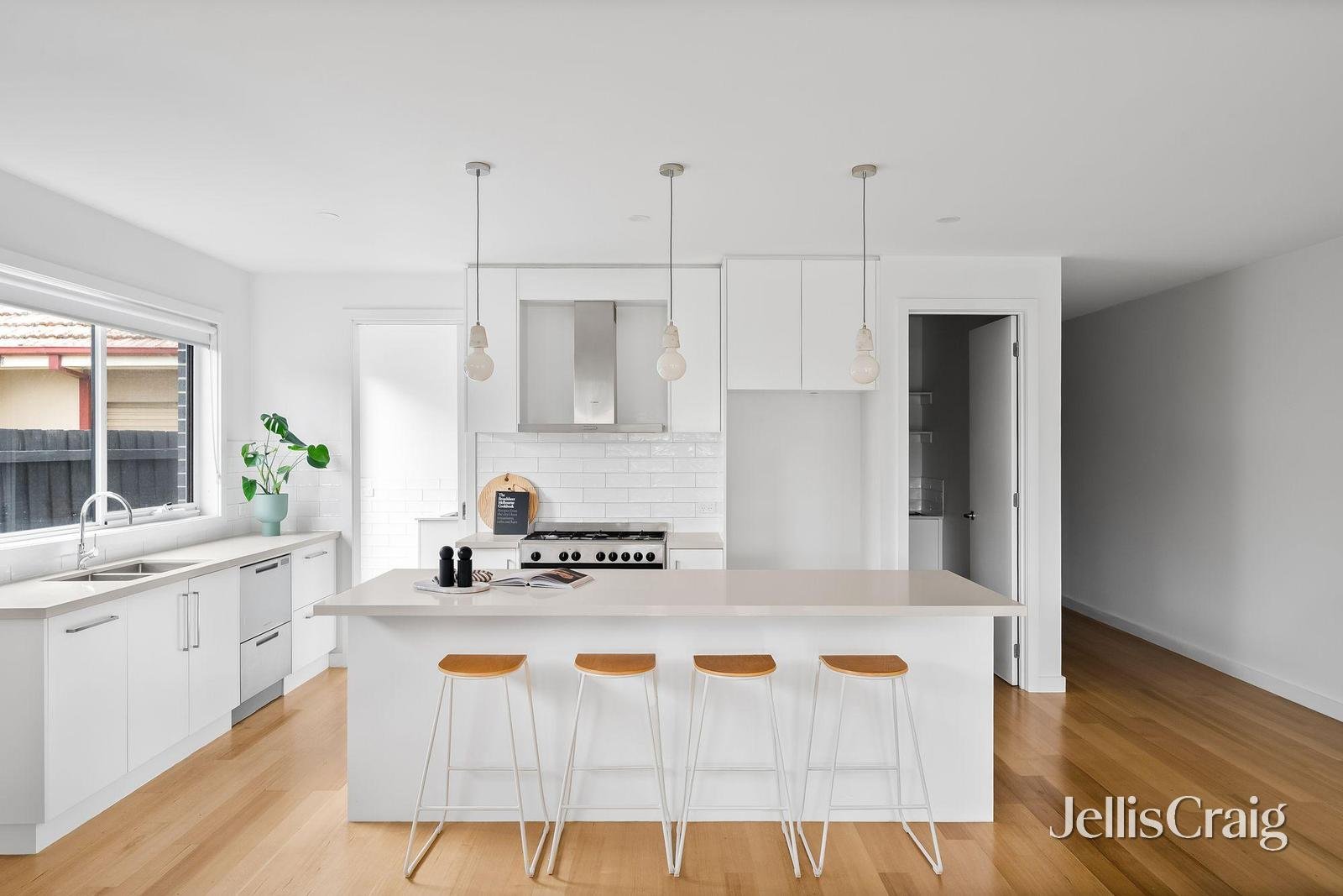 16 Thorpe Street, Newport image 6