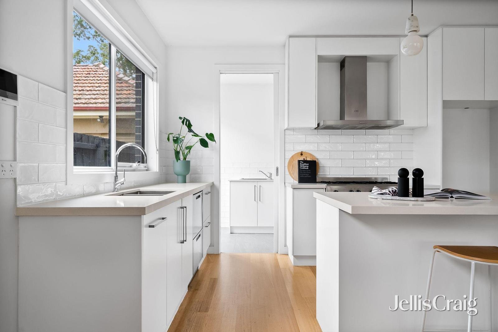 16 Thorpe Street, Newport image 8