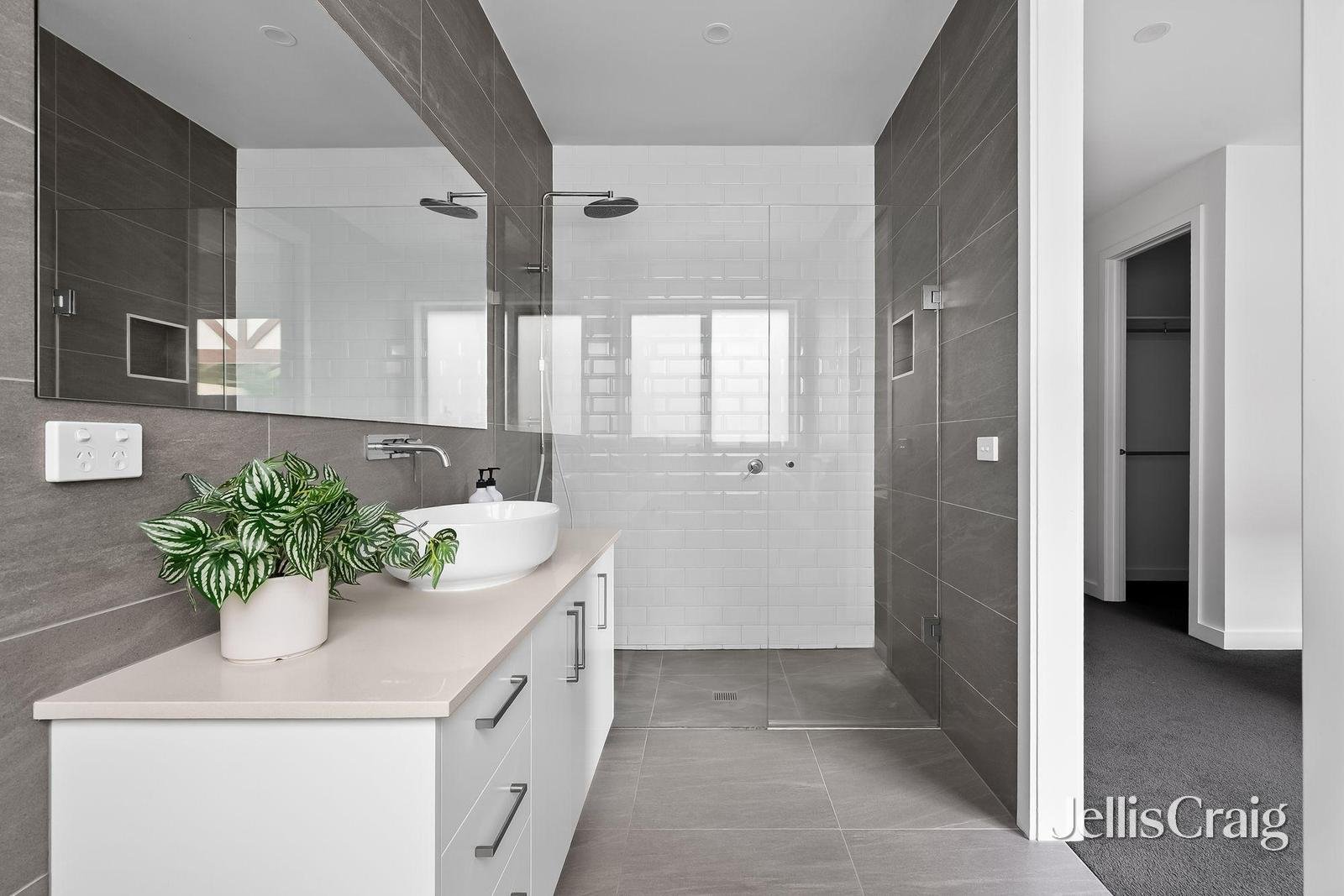 16 Thorpe Street, Newport image 11