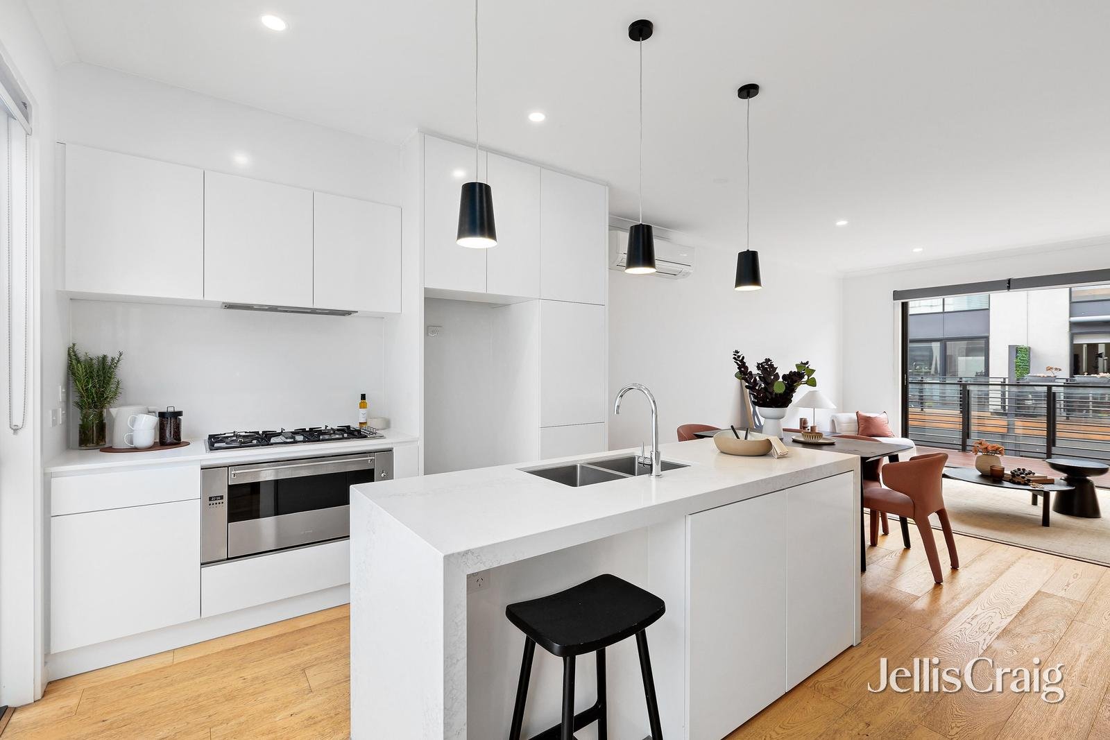 16 Tomkins Road, Port&nbsp;Melbourne image 5