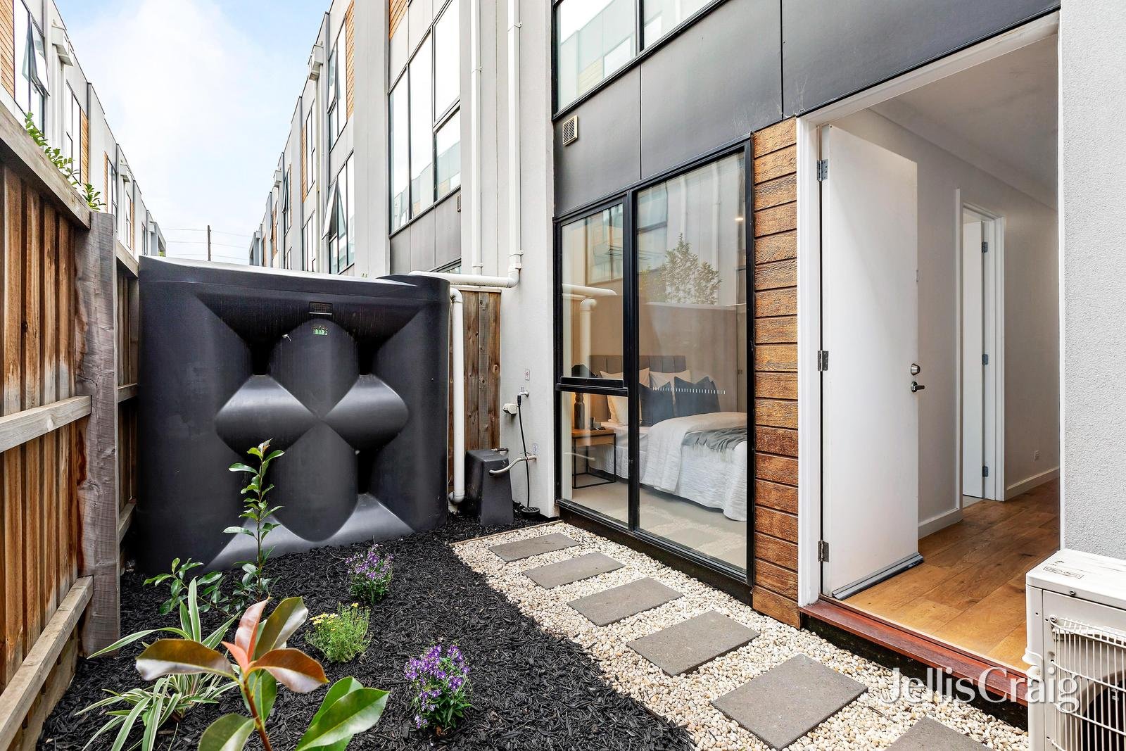 16 Tomkins Road, Port&nbsp;Melbourne image 7