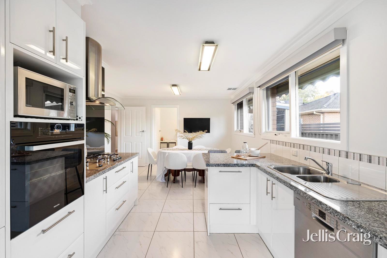 16 Tunbury Avenue, Ringwood image 5