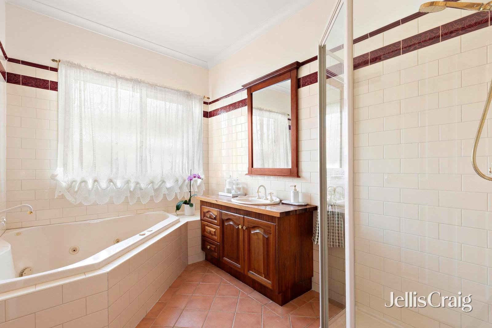 16 Valley View Court, Niddrie image 8