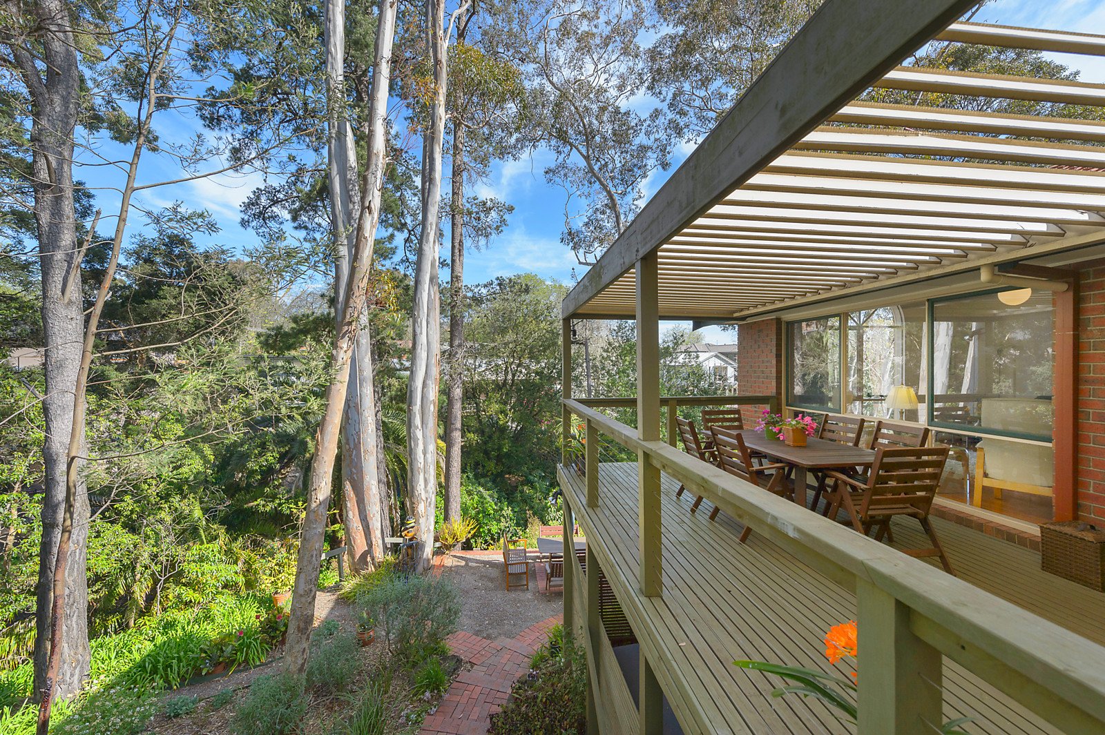 16 Varzin Avenue, Surrey Hills image 2