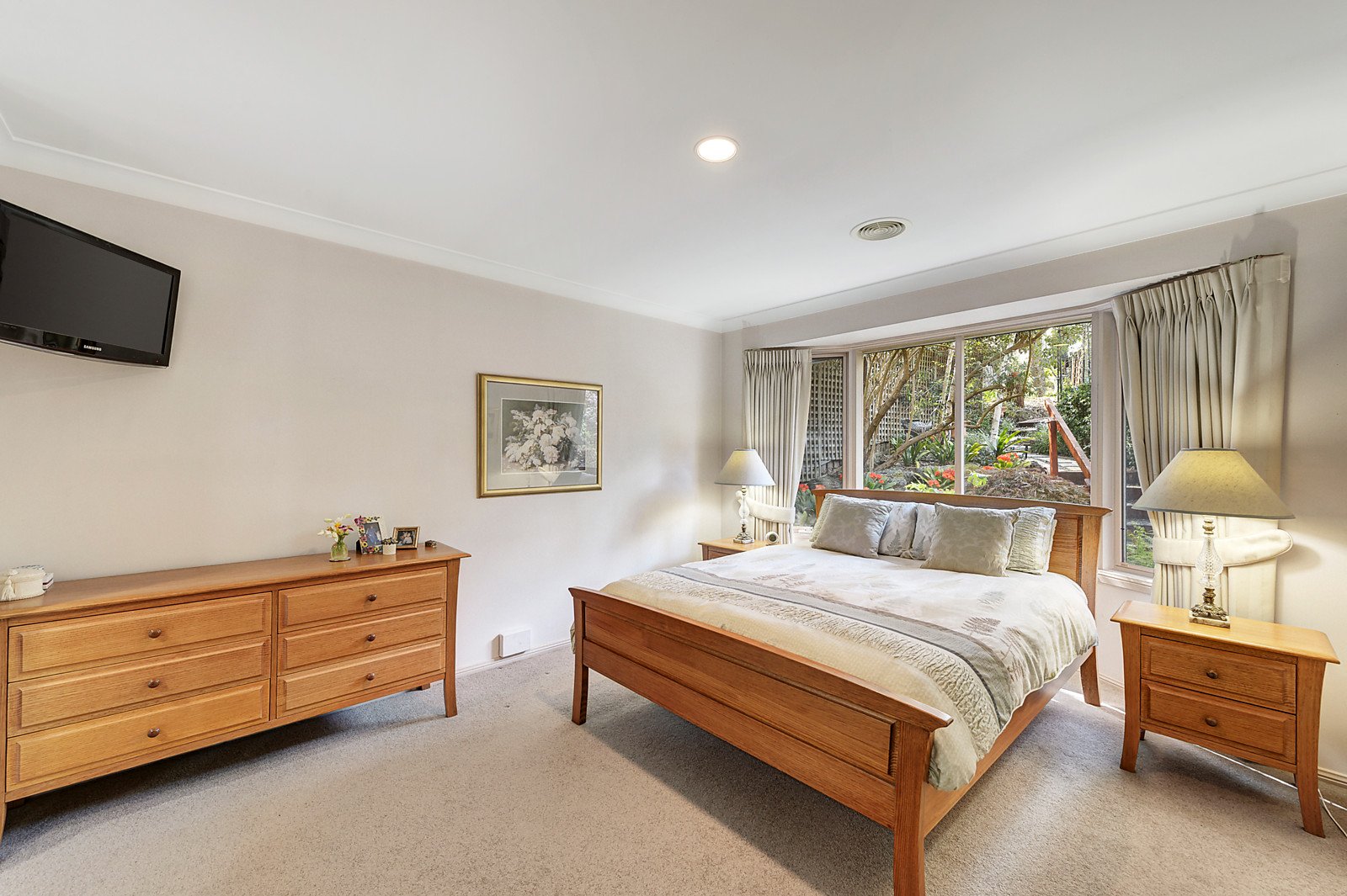 16 Varzin Avenue, Surrey Hills image 4