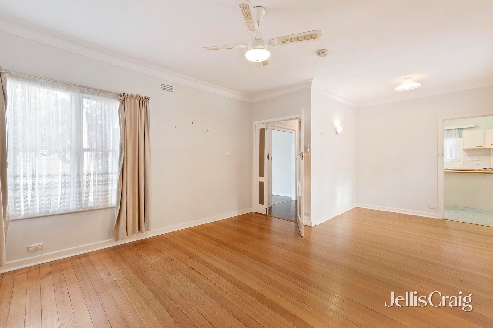 16 Viviani Crescent, Heathmont image 5