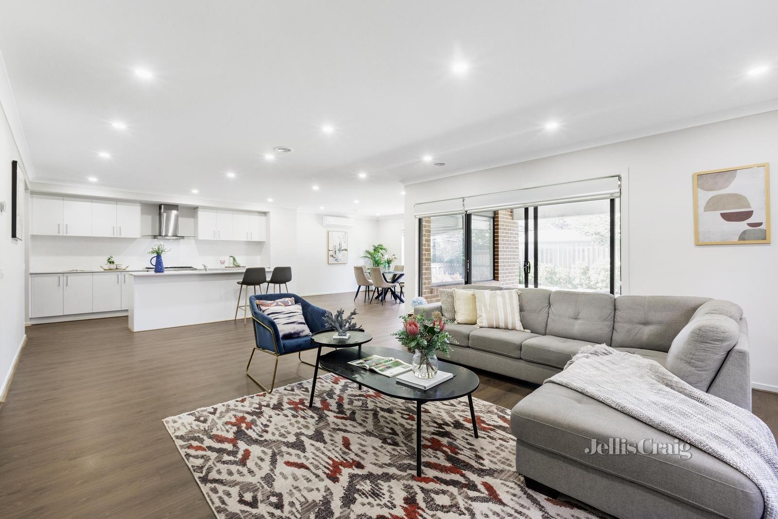 16 Wards Grove, Bentleigh East image 2