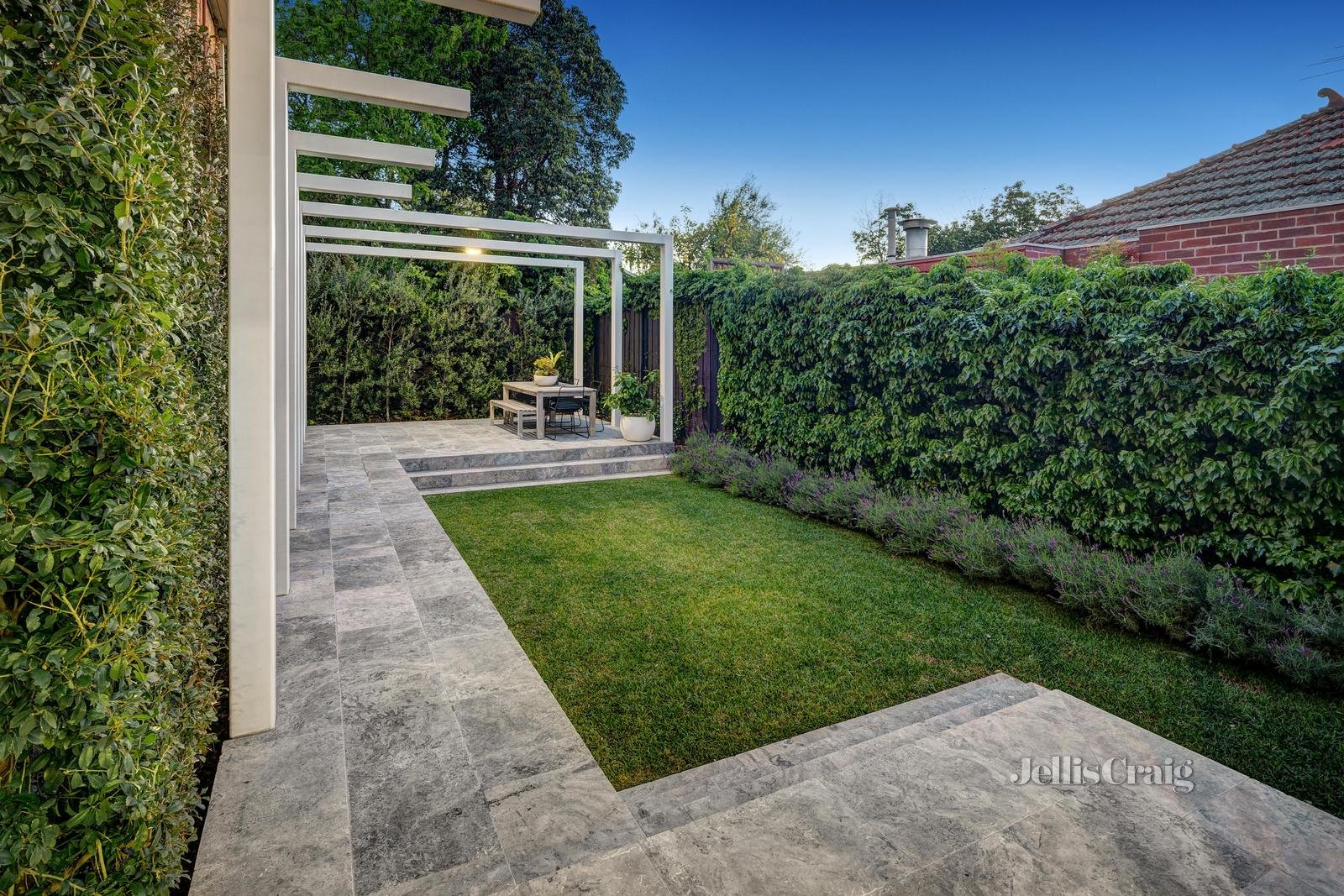 16 Warra Street, Toorak image 1