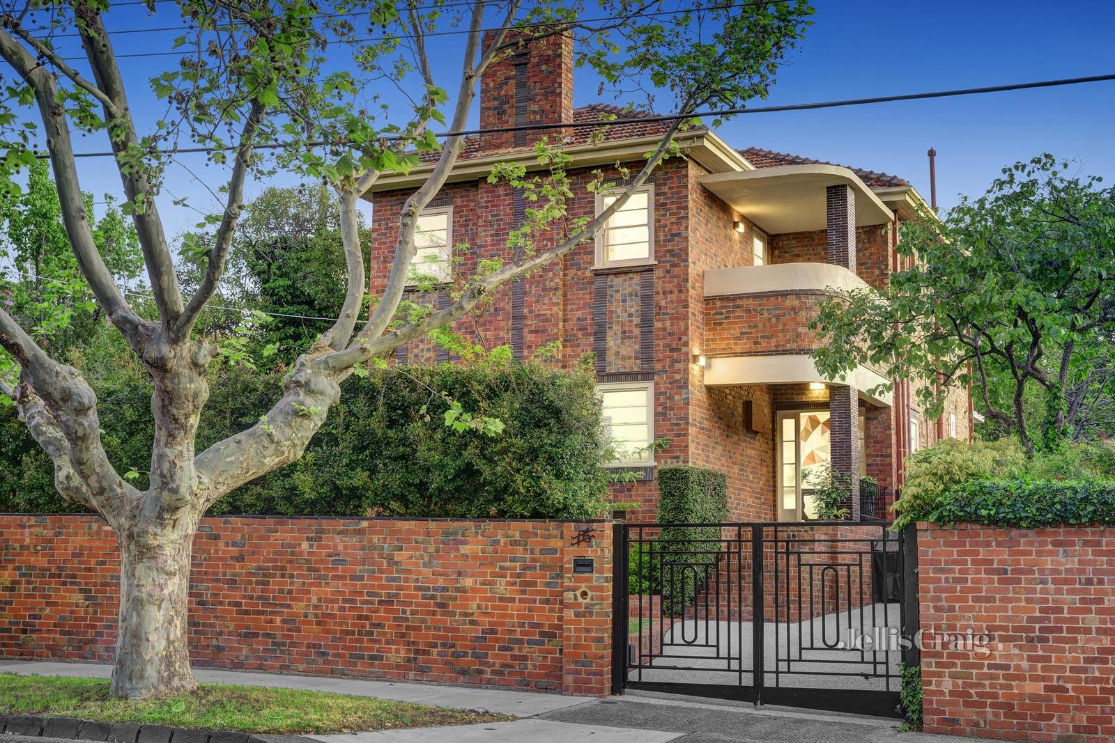 16 Warra Street, Toorak image 2