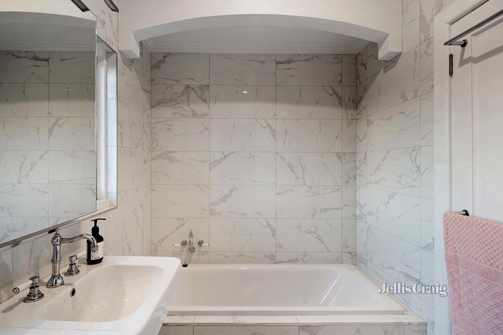 16 Warra Street, Toorak image 11