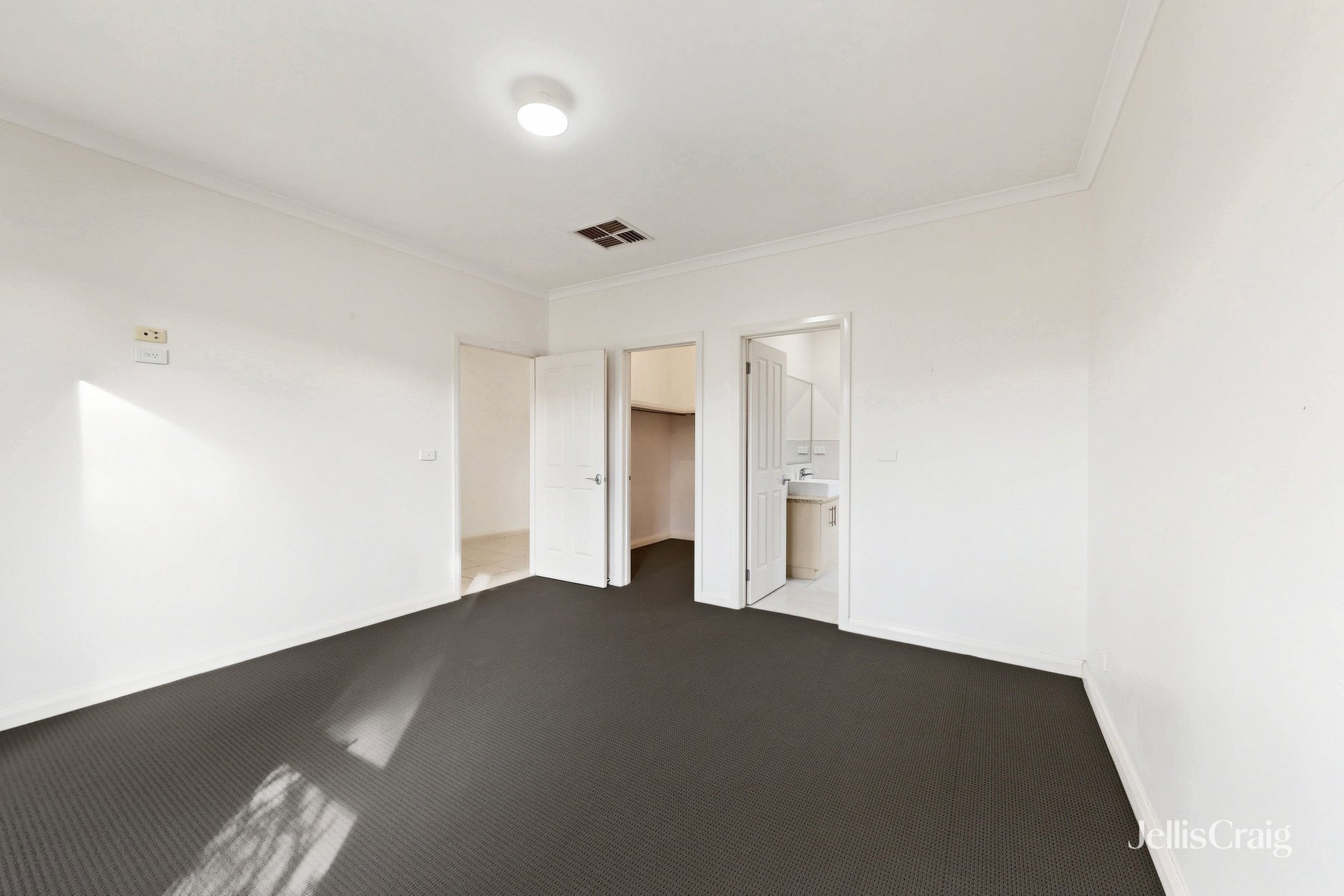 16 Wisteria Avenue, Craigieburn image 11