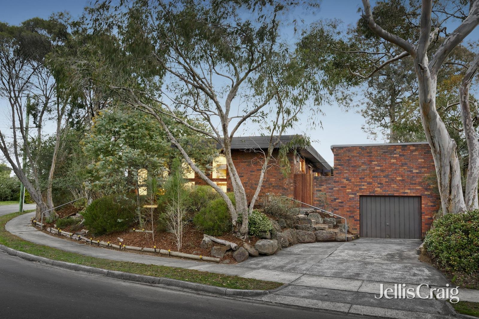 16 Woodland Grove, Montmorency image 1