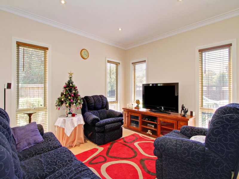 1/6 Wordsworth Street, Mooroolbark image 2