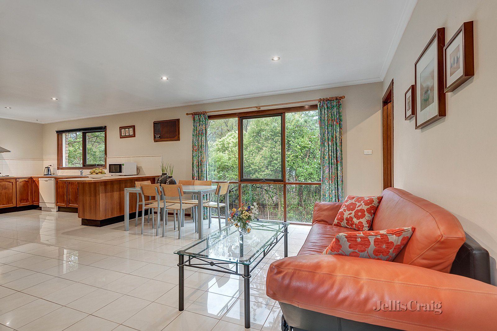 16 Yanigin Drive, Glen Waverley image 3