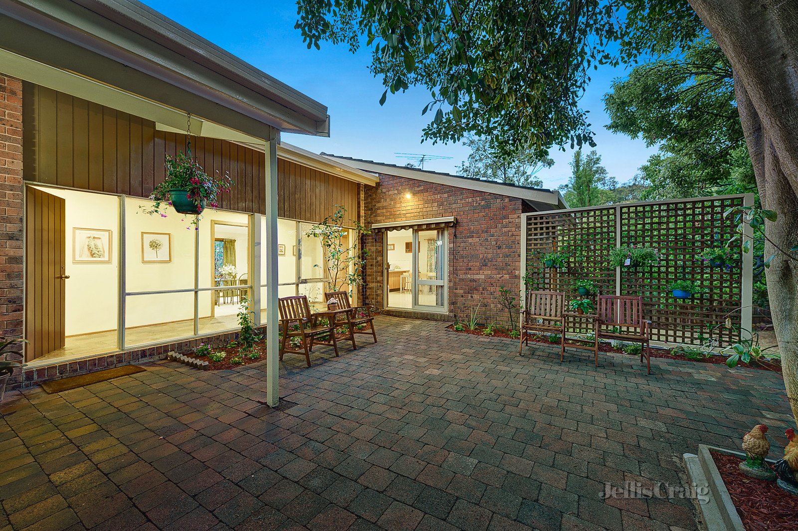 16 Yanigin Drive, Glen Waverley image 9