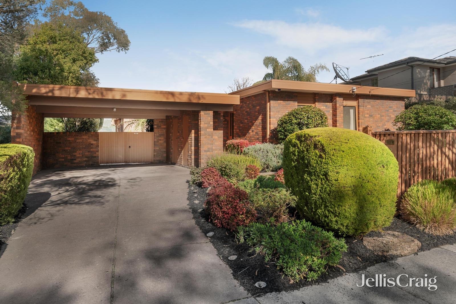 16 York Street, Glen Waverley image 2