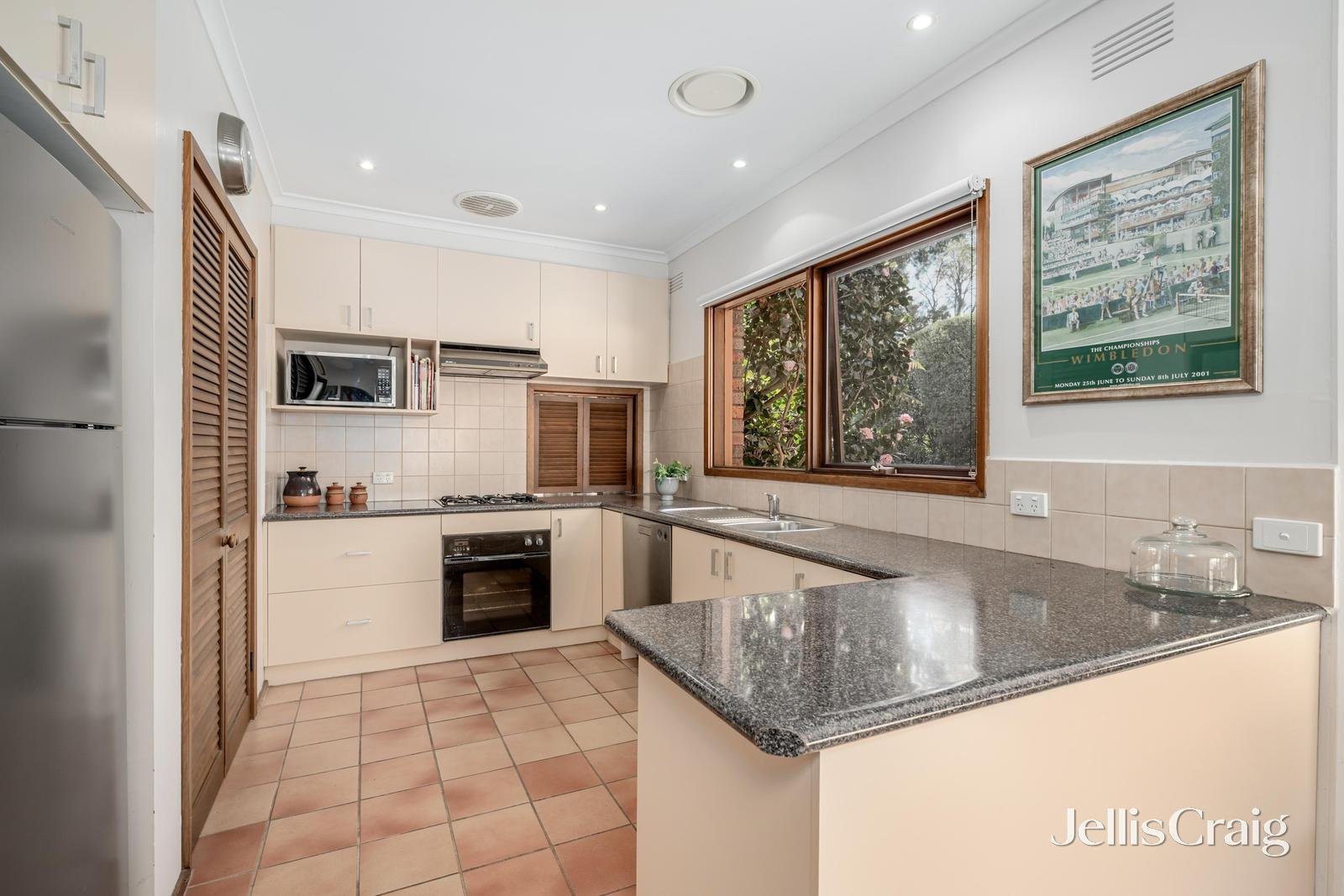 16 York Street, Glen Waverley image 5