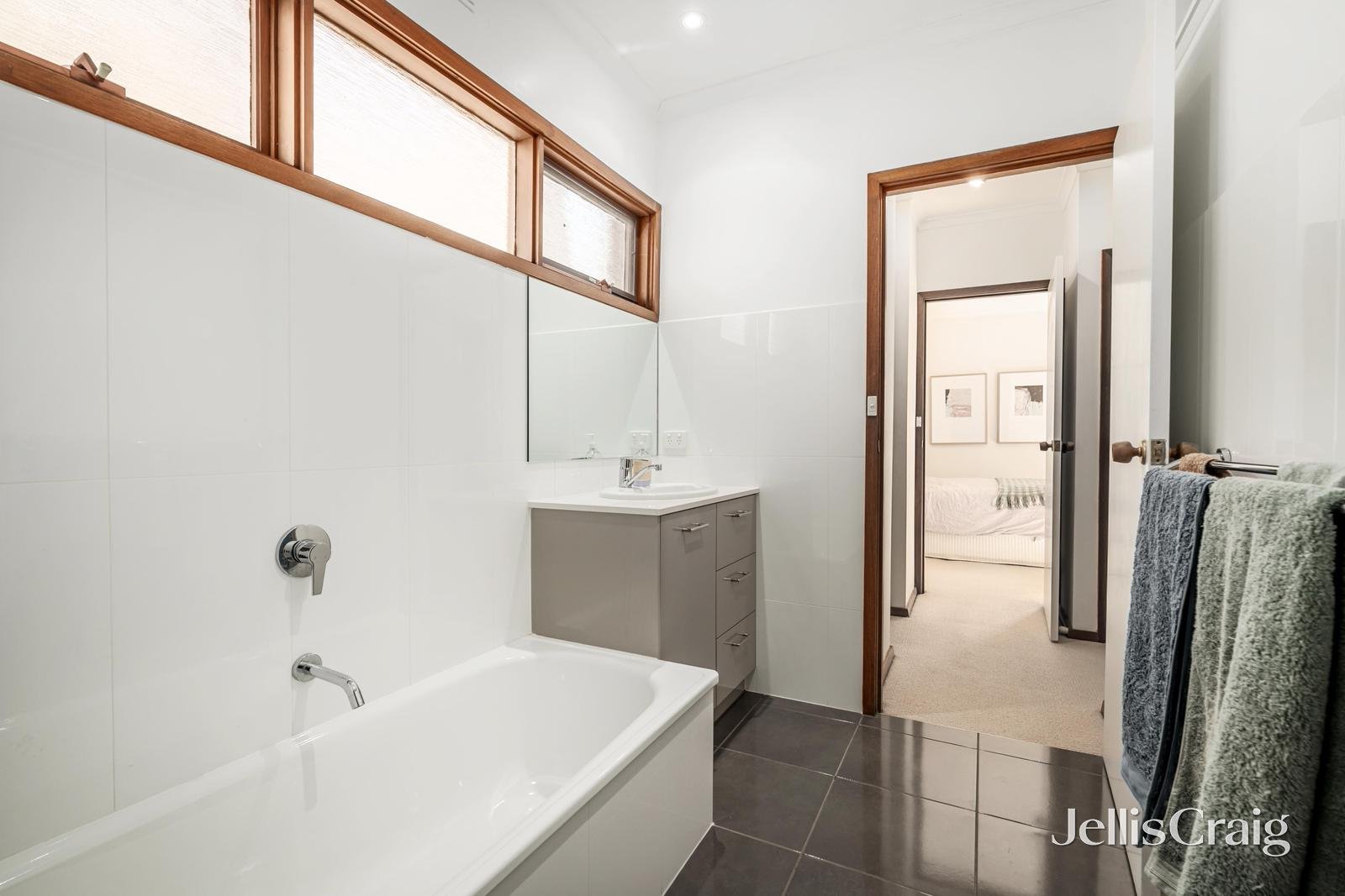 16 York Street, Glen Waverley image 8